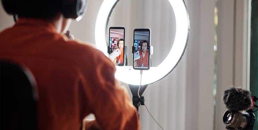 Bagaimana-Tiktok-Menjadi-Platform-Media-dan-Ecommerce-Untuk-Pengusaha-Qlausa