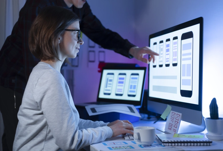 Desainer-UI-Profesional-Karir-yang-Menguntungkan-di-Era-Digital-Qlausa-1.