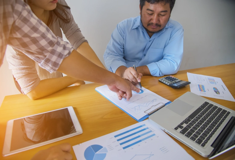 Mengelola-Biaya-Bisnis-Tips-Praktis-untuk-Cost-Structure-yang-Efisien-Qlausa-1.
