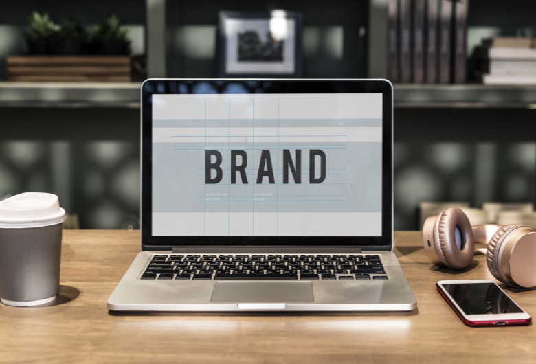 Mengembangkan-Hubungan-Masyarakat-Digital-untuk-Branding-yang-Kuat-Qlausa-1