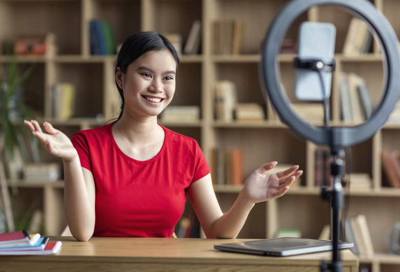 Cara-Menarik-Audiens-Baru-Menggunakan-YouTube-Shorts-Qlausa