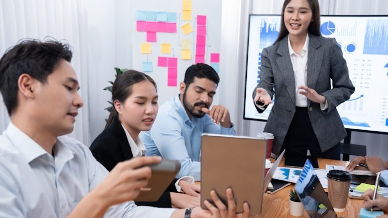 Perbedaan-Sales-dan-Marketing-dalam-Bisnis-Qlausa