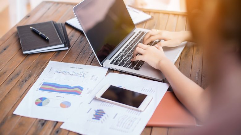 Google-Ads-VS-Meta-Ads-Mana-yang-Lebih-Efektif-untuk-Bisnis-Qlausa-1