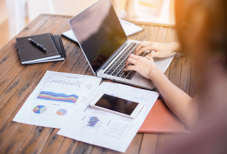 Google-Ads-VS-Meta-Ads-Mana-yang-Lebih-Efektif-untuk-Bisnis-Qlausa-1
