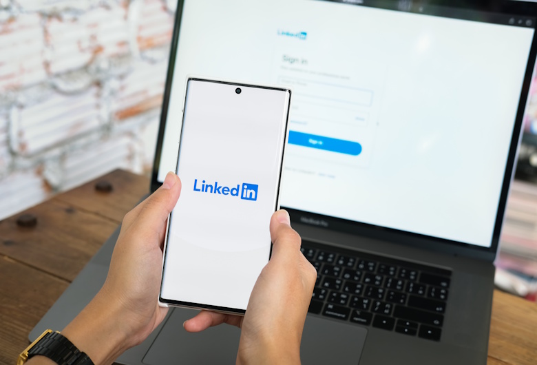Cara Menggunakan LinkedIn Ads untuk B2B Marketing