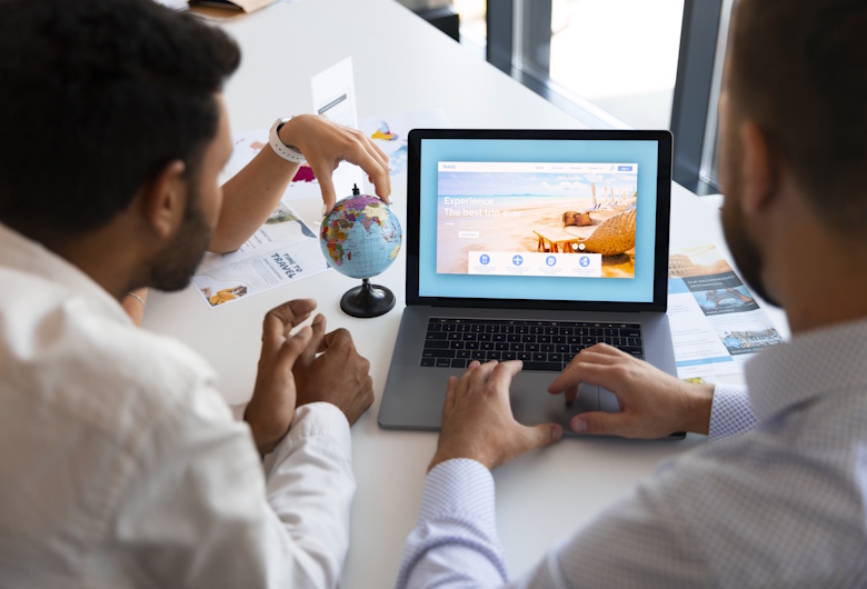 Strategi-Digital-Marketing-untuk-Bisnis-Travel-Qlausa