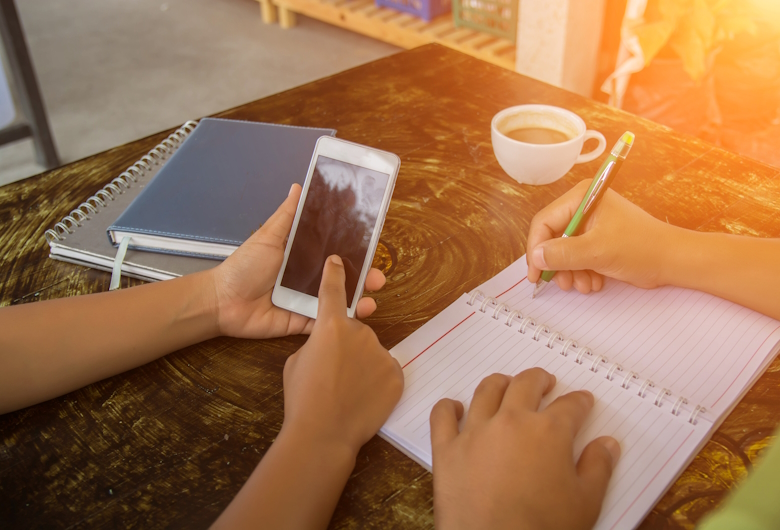 Langkah-Mudah-Menyusun-Ide-Konten-Live-Cafe-untuk-Promosi-Qlausa