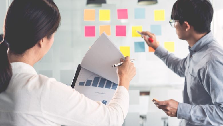 Antara-Strategi-dan-Manipulasi-Ini-Bedanya-Personal-Branding-vs-Pencitraan-Qlausa