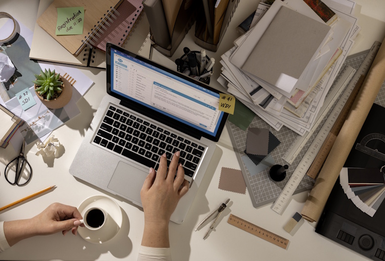 Website-Biasa-vs-Profesional-Saatnya-Pakai-Jasa-Pembuatan-Website-Jakarta-Qlausa
