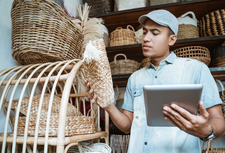 Digitalisasi UMKM Indonesia: Peluang dan Strategi untuk Berkembang di Era Digital