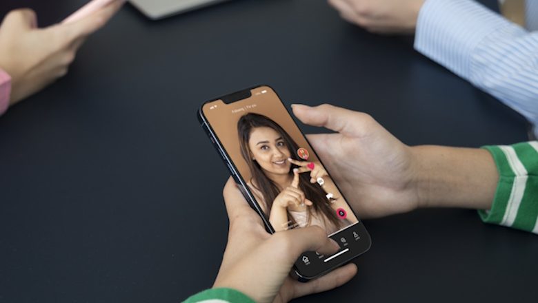 Strategi-Pemasaran-TikTok-untuk-Meningkatkan-Brand-Awareness-dan-Penjualan-Qlausa